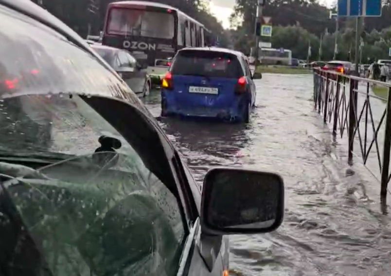 Фото Мощный ураган обрушился на Новосибирск. ОНЛАЙН 10 - Сиб.ФМ Фото Мощный ураган обрушился на Новосибирск. ОНЛАЙН 10